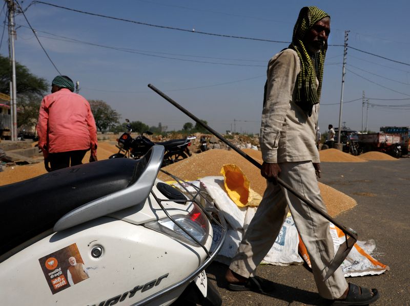 O primeiro-ministro indiano, Modi, em busca de um legado de reforma, altera as metas de rendimento para agricultores em dificuldades